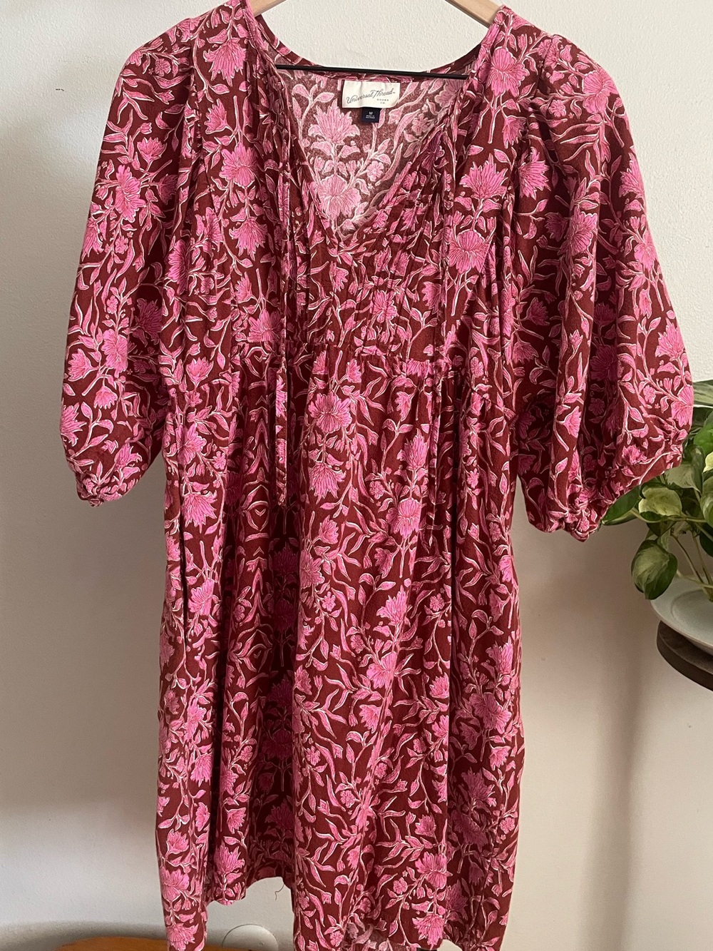 Universal Threads Raspberry Puff Sleeve Dress